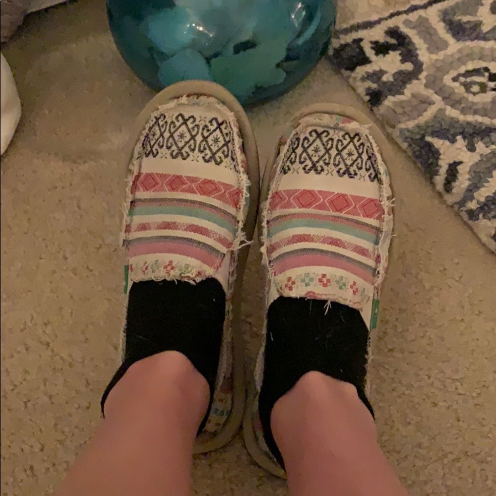 Tribal sanuks
